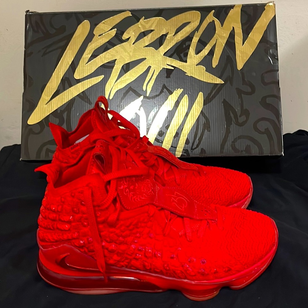 Lebron 17 “Red Carpet”